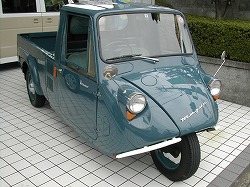 珍しい車が入庫しました。